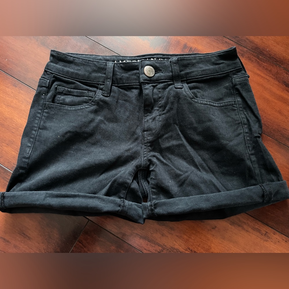 Juniors size 4 American Eagle black Midi shorts